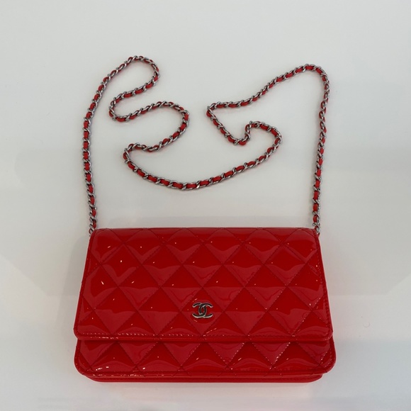 CHANEL GORGEOUS CORAL WALLET ON A CHAIN NEW IN BOX - Picture 11 of 16